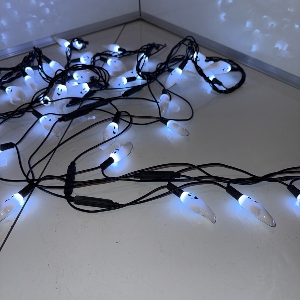 Member's Mark 16 Function LED Ghost Lights 40 Light Strand Indoor/Outdoor Works - Picture 5 of 6